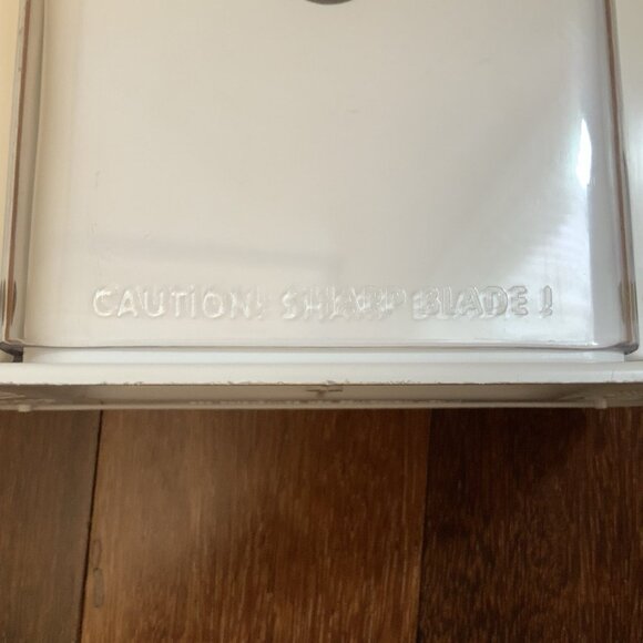 Larien Products Bagel Biter Cutter The Original Bagel Guillotine Slicer(DR5) - Picture 7 of 16